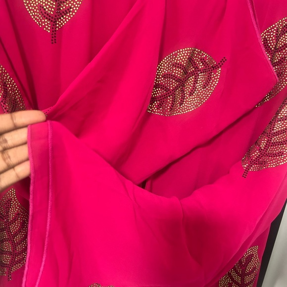 Vibrant Pink Abaya with matching scarf green/black Leaf Accents - Picture 6 of 8